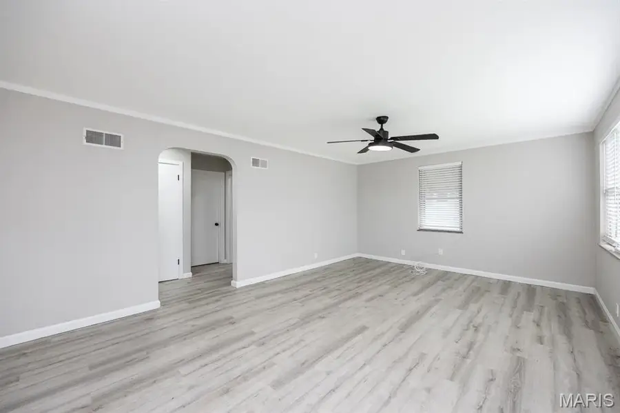 618 E Main Street E, Mascoutah, IL 62258 - #3