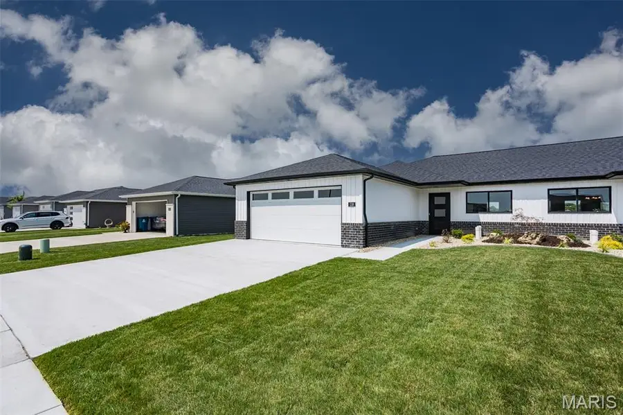 118 Bridgeport Drive, Moro, IL 62067 - #2