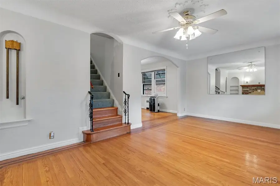 5619 Neosho Street, Saint Louis, MO 63109 - #2