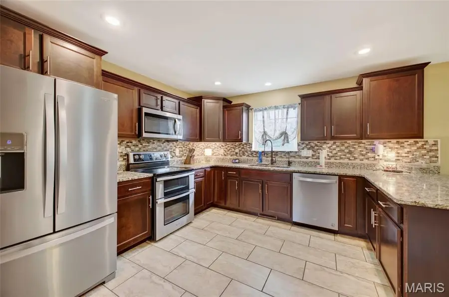 131 Creek View Drive, Saint Robert, MO 65584 - #2