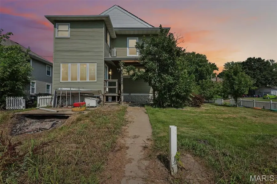 615 W Tremont Street, Hillsboro, IL 62049 - #2