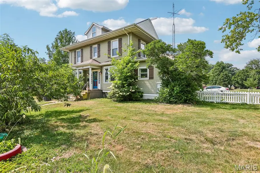 615 W Tremont Street, Hillsboro, IL 62049 - #3