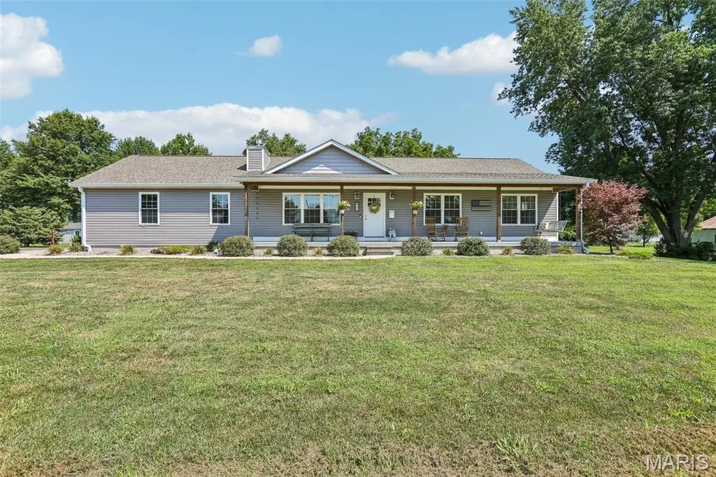411 W Burton Street, Gillespie, IL 62033 - #1