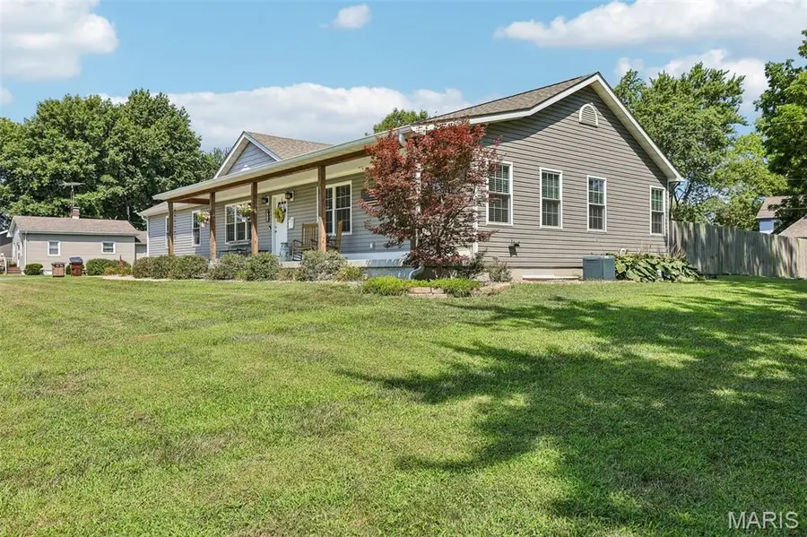 411 W Burton Street, Gillespie, IL 62033 - #3