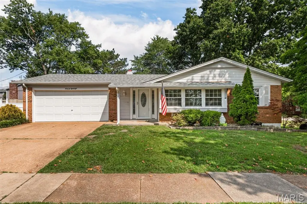 4688 Towne Centre Drive, Tesson Ferry, MO 63128 - #1