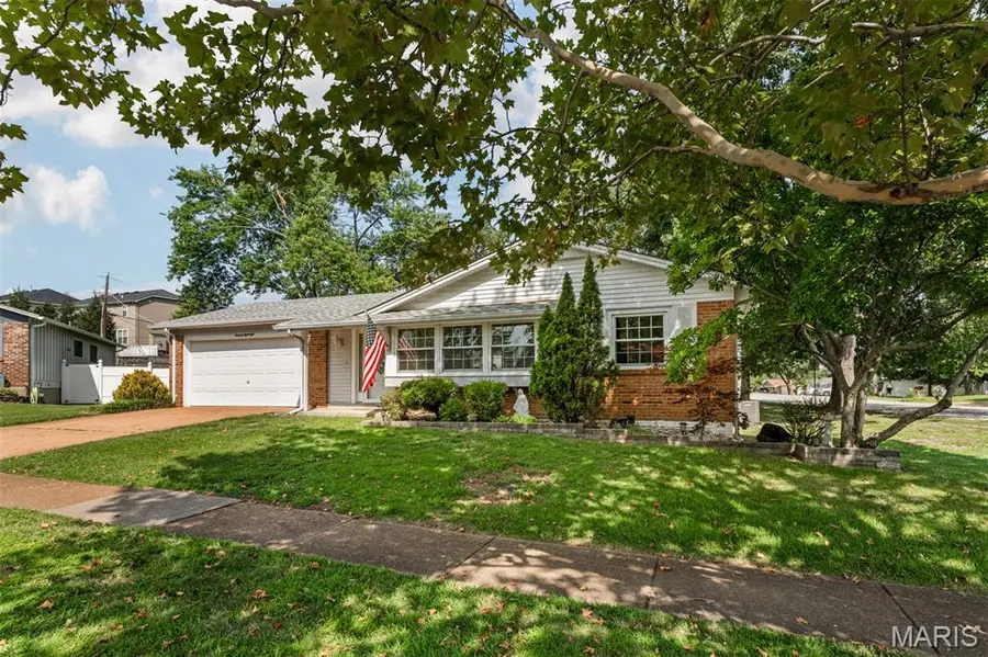 4688 Towne Centre Drive, Tesson Ferry, MO 63128 - #2