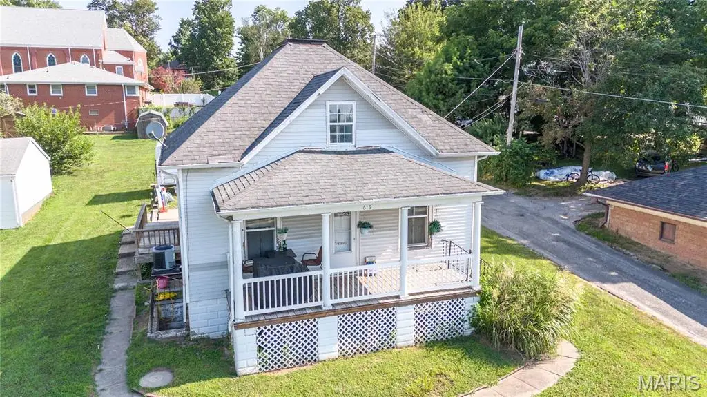 619 W Randolph Street, Vandalia, IL 62471 - #1
