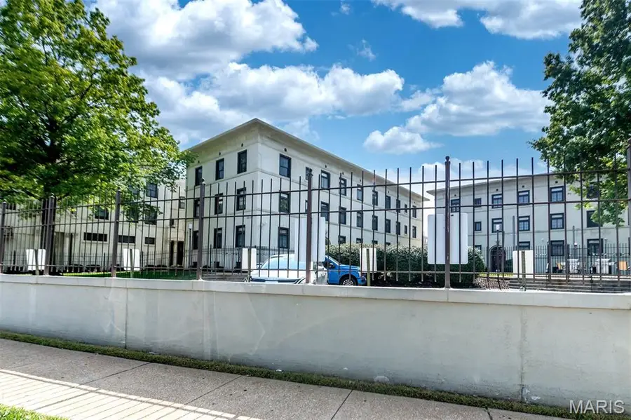 607 Westgate Avenue #E, University City, MO 63130 - #3