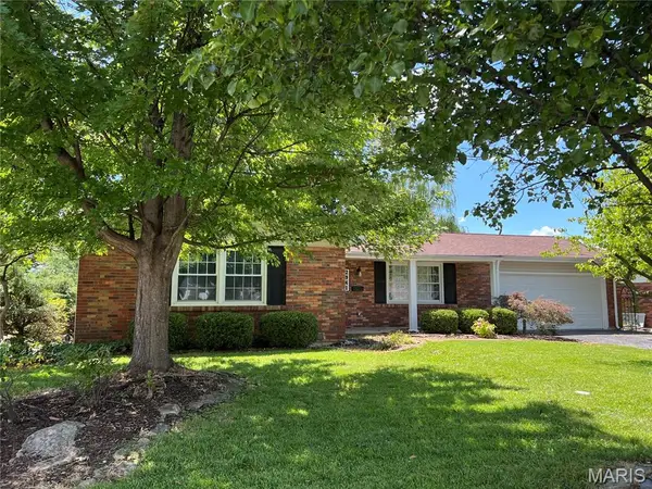 2941 Elmcrest Drive, St Charles, MO 63301