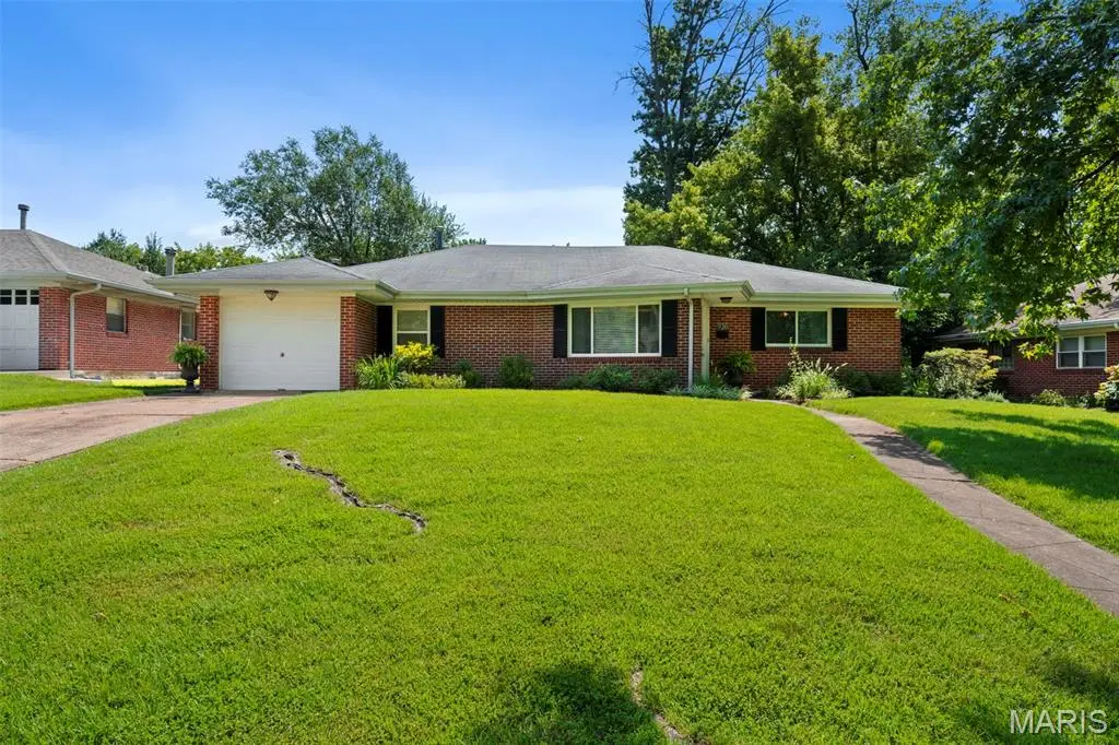 930 Blackberry Place, Saint Louis, MO 63130 - #1