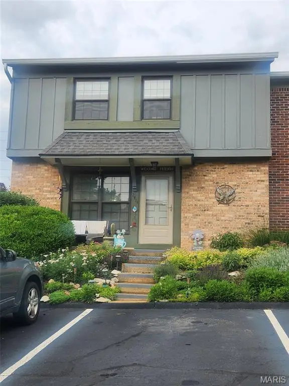2414 Hiddencrest Lane #115, Ballwin, MO 63021