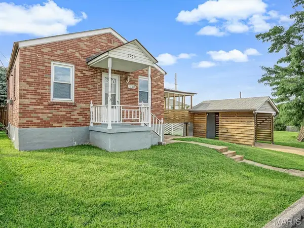 3700 Paule Avenue, St Louis, MO 63125