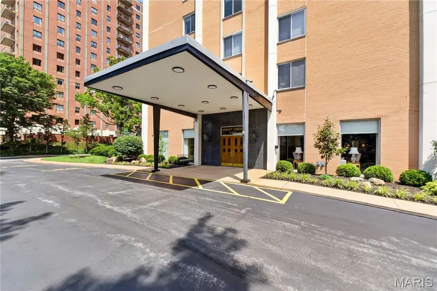 900 S Hanley Road #4C, Clayton, MO 63105 - #2