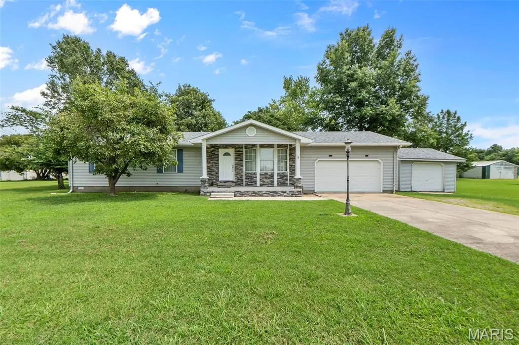8 Elizabeth Road, Sikeston, MO 63801 - #1
