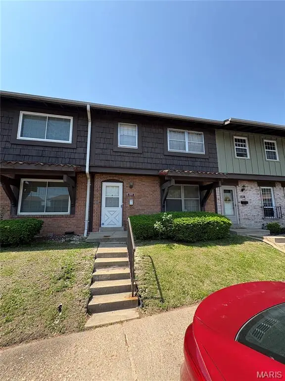 8809 Santa Bella Drive, Hazelwood, MO 63042