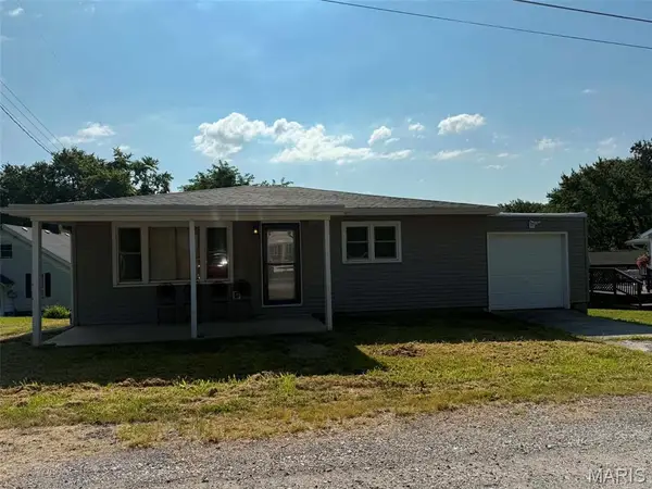 104 S Montgomery Avenue, Vandalia, IL 62471