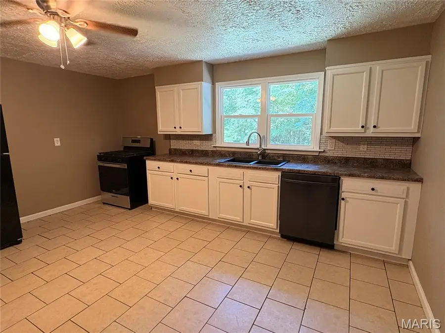 1126 East Drive, Cottage Hills, IL 62018 - #3