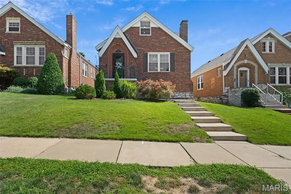 5444 Tholozan Avenue, Saint Louis, MO 63109 - #1