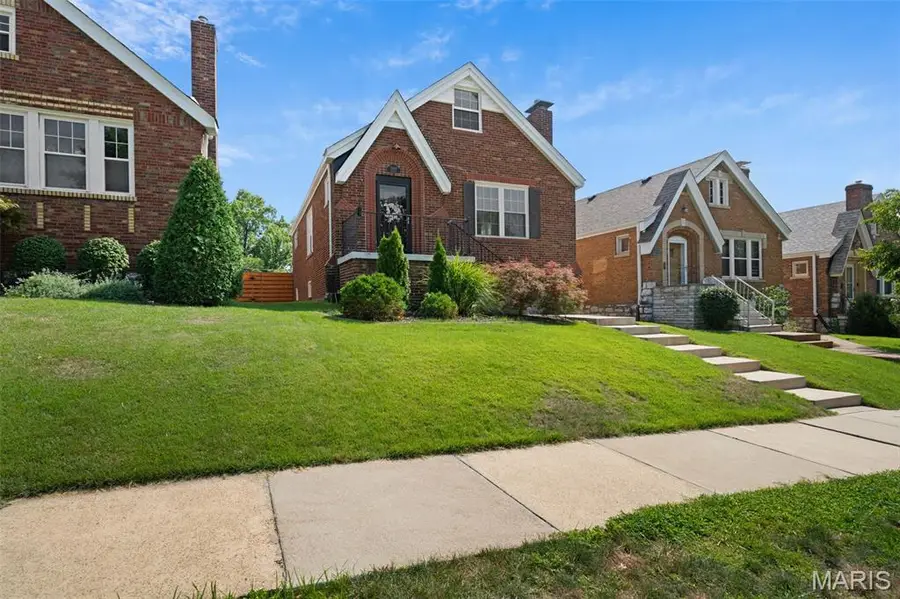 5444 Tholozan Avenue, Saint Louis, MO 63109 - #2