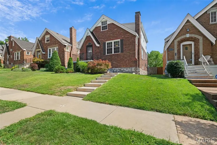 5444 Tholozan Avenue, Saint Louis, MO 63109 - #3