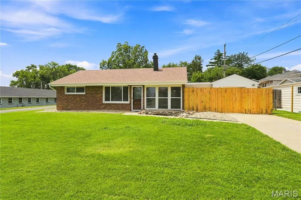 454 Sylvan Springs Road, Saint Louis, MO 63125 - #1