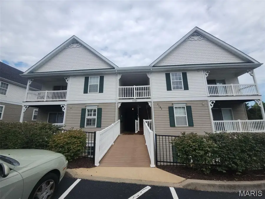 1101 Arbor Creek Drive #3C, Saint Louis, MO 63122 - #2
