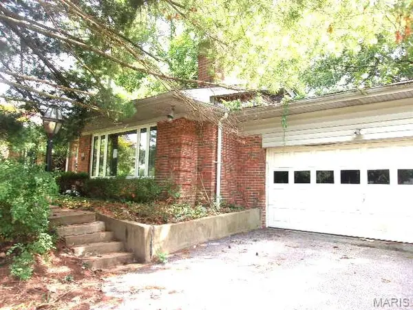 8 Price Meadows Drive, St Louis, MO 63132