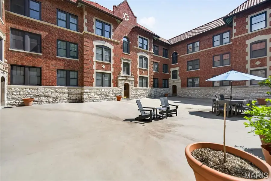 7525 Buckingham Drive #2N, Saint Louis, MO 63105 - #2