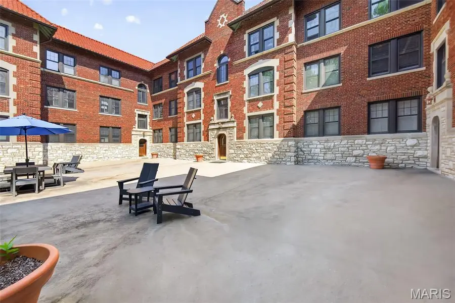 7525 Buckingham Drive #2N, Saint Louis, MO 63105 - #3