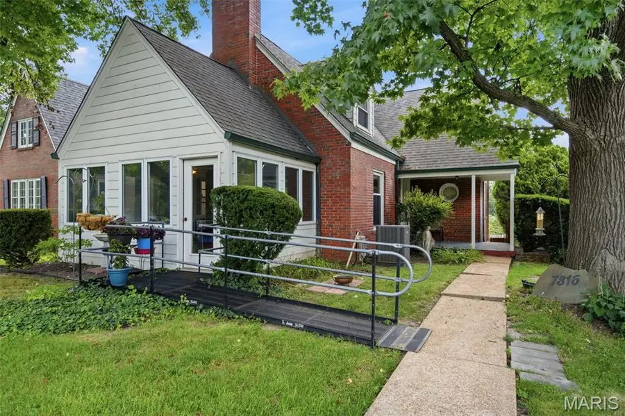 7816 Blackberry Avenue, Saint Louis, MO 63130 - #3