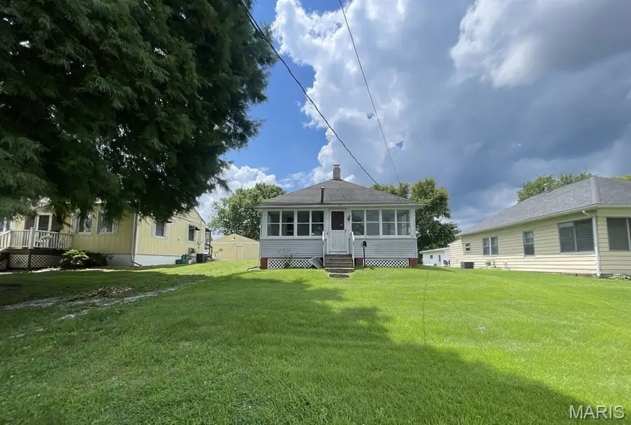 1028 Bell Place, Hillsboro, IL 62049 - #2