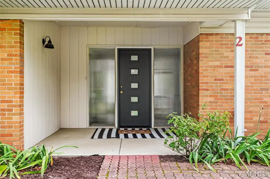 #2 Stoneyside Lane, Olivette, MO 63132 - #2