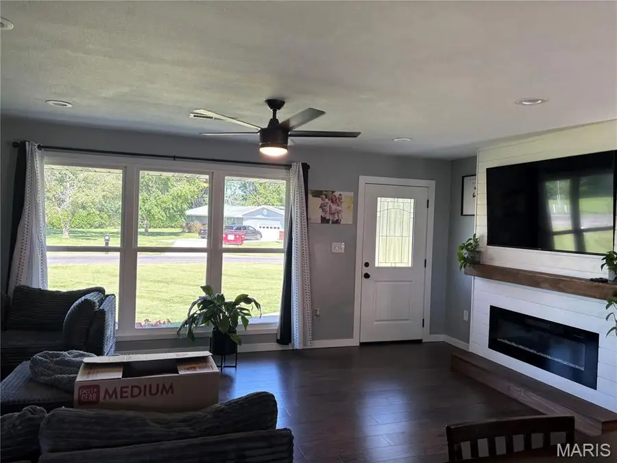 23477 N Centennial Road, Jerseyville, IL 62052 - #2