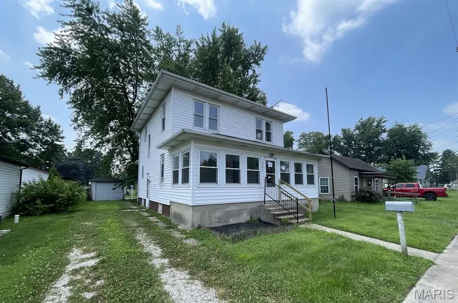 504 E Walnut Street, Gillespie, IL 62033 - #2
