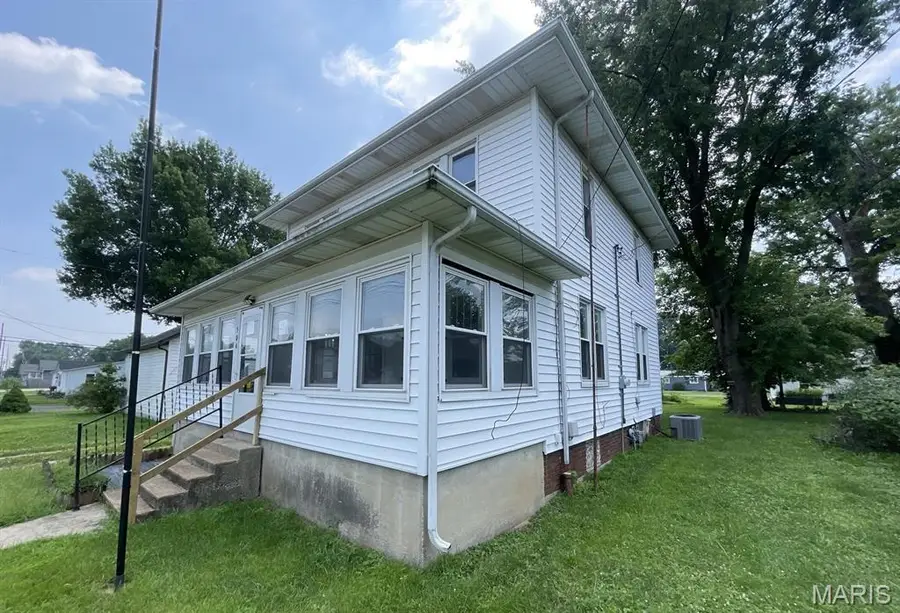 504 E Walnut Street, Gillespie, IL 62033 - #3
