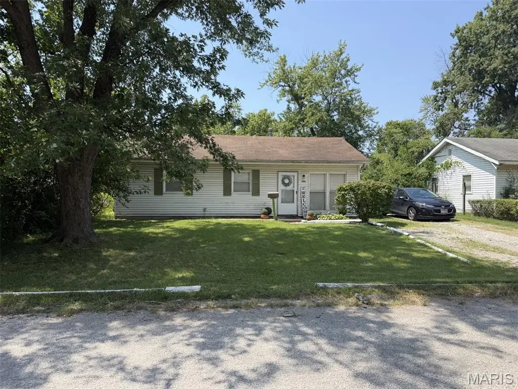 806 E 5th Street, Cahokia, IL 62206 - #1
