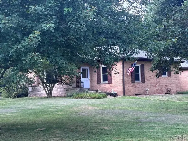 9 Lou Juan Drive, Glen Carbon, IL 62034