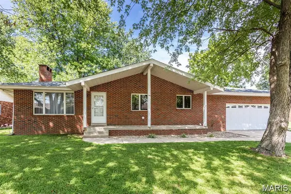 95 Sunflower Drive, Highland, IL 62249