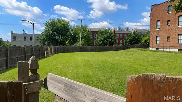 2211 Shenandoah Avenue, St Louis, MO 63104