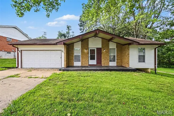 6692 Lesli Mari Court, Florissant, MO 63033