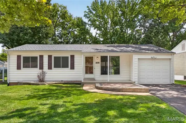 2878 Foxwood Drive, Maryland Heights, MO 63043