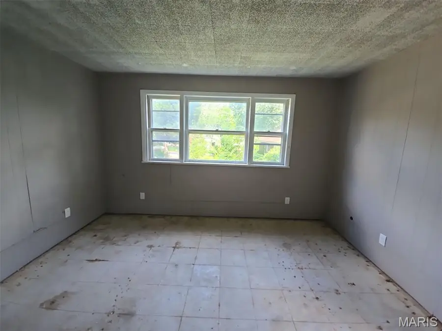 2721 Old Hanley Road, Saint Louis, MO 63114 - #2