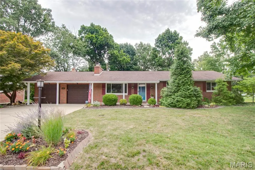 4805 Chateau Drive, Godfrey, IL 62035 - #1
