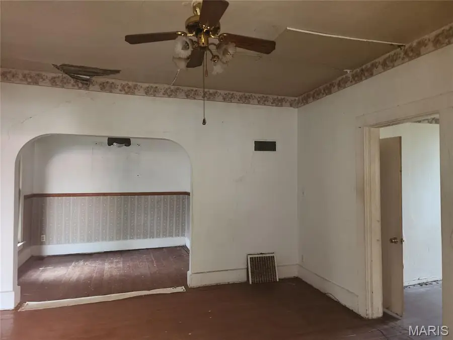707 N Madison Street, Litchfield, IL 62056 - #3