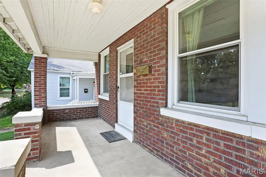 4417 Eichelberger Street, Saint Louis, MO 63116 - #3
