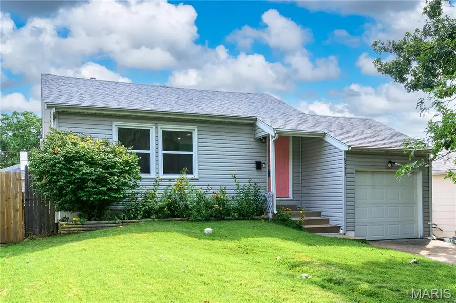 9521 Cloverhurst Drive, Saint Louis, MO 63123 - #2