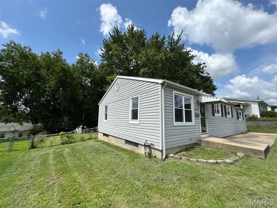 2570 Mullanphy Lane, Florissant, MO 63031 - #2
