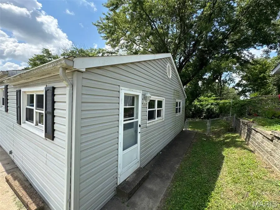 2570 Mullanphy Lane, Florissant, MO 63031 - #3