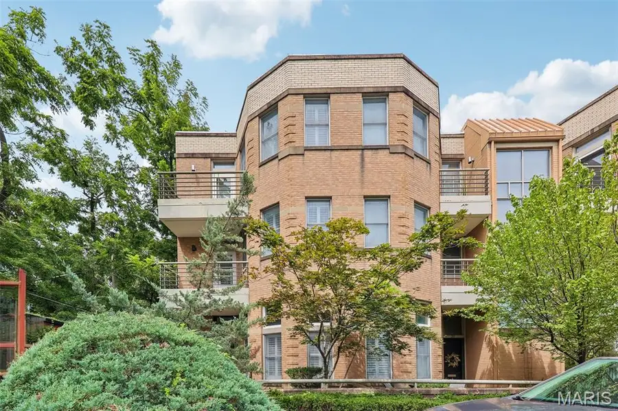 18 Taylor Place Drive, Saint Louis, MO 63108 - #3
