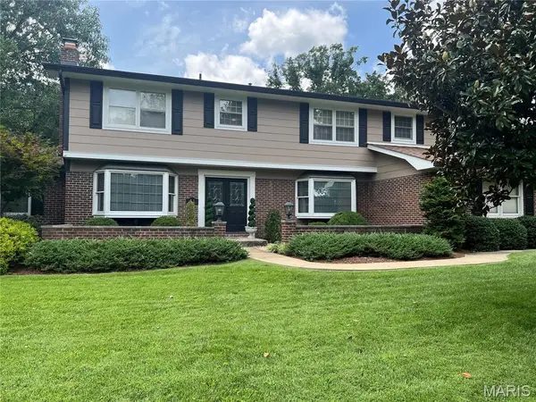 21 Meadowbrook Country Club Estate Estate, Ballwin, MO 63011